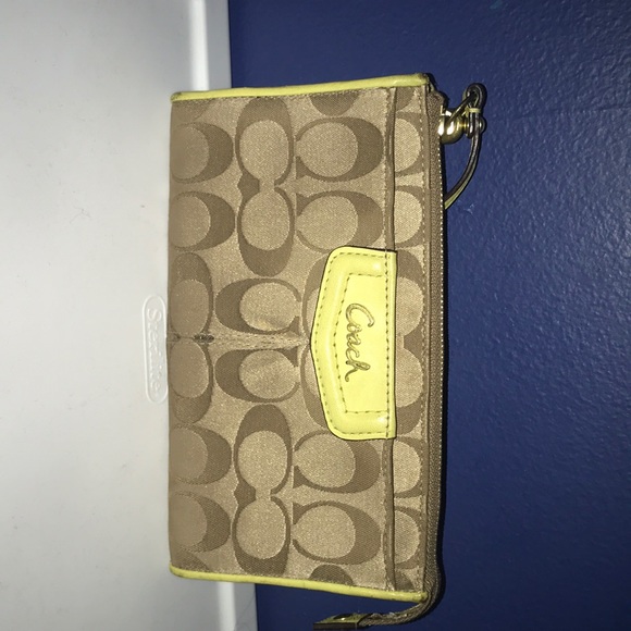 Coach wallet !! - Picture 2 of 4